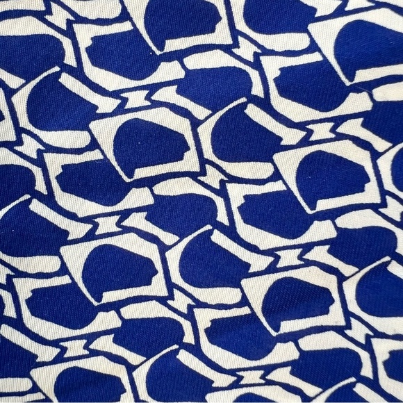 SHEIN Curve Blue & White Geometric Print Blouse – Size 4XL - Picture 4 of 10